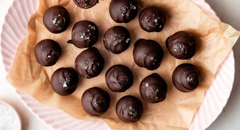 healthy chocolate date almond truffles